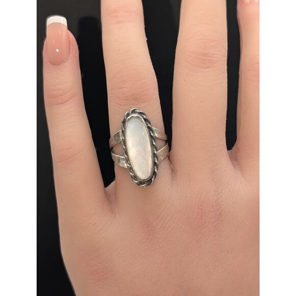 Vtg Southwestern Oblong Mother of Pearl Split Shank 925 Sterling Ring Size 5.75 - Picture 1 of 9
